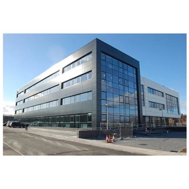 Montažna jeklena poslovna stavba